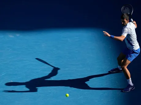 Novak Djokovič v semifinálom zápase Australian Open proti Jannikovi Sinnerovi.