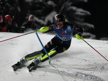 Anna Swennová-Larssonová v 1. kole nočného slalomu vo Flachau.