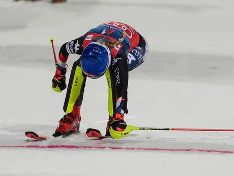 Mikaela Shiffrinová v cieli nočného slalomu vo Flachau.