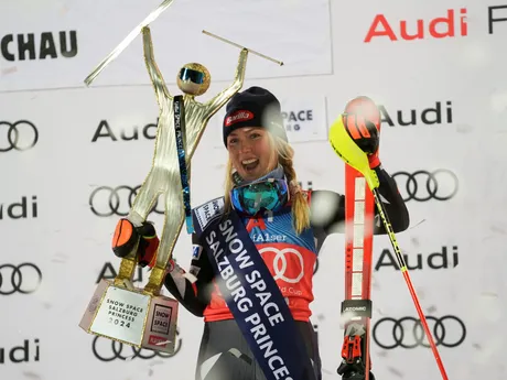 Mikaela Shiffrinová sa teší z triumfu vo Flachau.