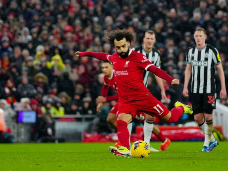 Mohamed Salah nepremenil penaltu v zápase Liverpool FC - Newcastle United. Chytil mu ju Martin Dúbravka.