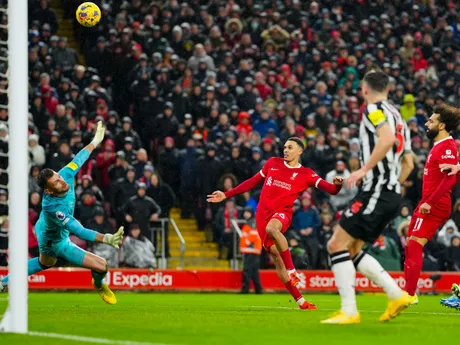 Martin Dúbravka v zápase Liverpool FC - Newcastle United.