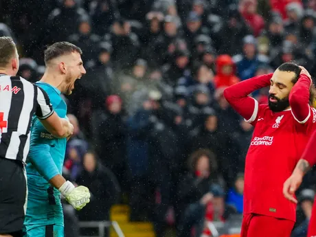 Mohamed Salah nepremenil penaltu v zápase Liverpool FC - Newcastle United. Chytil mu ju Martin Dúbravka.