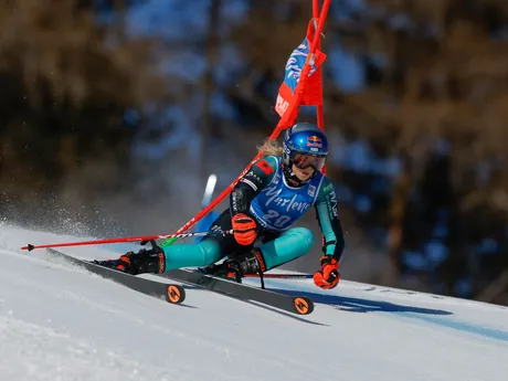 Albánska lyžiarka Lara Colturiová.