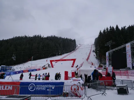 V slovenskom stredisku Jasná finišujú posledné prípravy pred pretekmi Svetového pohára v zjazdovom lyžovaní