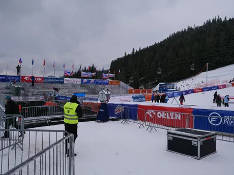 V slovenskom stredisku Jasná finišujú posledné prípravy pred pretekmi Svetového pohára v zjazdovom lyžovaní