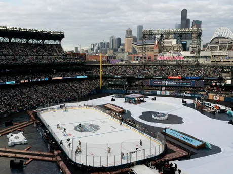 Areál T-Mobile Parku počas zápasu Winter Classic medzi Seattle Kraken a Vegas Golden Knights. 