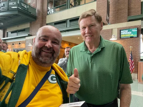 Norbert Kalinai (vľavo) a prezident klubu Green Bay Packers Mark Murphy.  