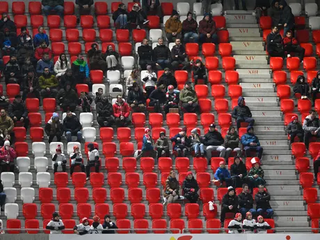 Fanúšikovia na tribúne sledujú zápas 19. kola futbalovej Niké ligy AS Trenčín – FC Košice.