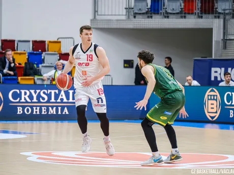 Fotka z finálového zápasu Česko-slovenského pohára ERA Basketball Nymburk – Patrioti Levice.