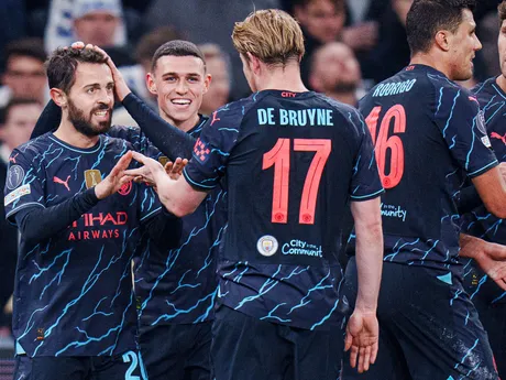 Bernardo Silva (vľavo) sa teší so spoluhráčmi po strelení gólu v zápase osemfinále Ligy majstrov FC Kodaň - Manchester City