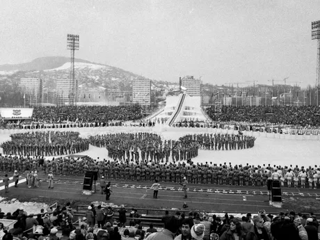 Slávnostné otvorenie na zimných olympijských hrách 1984 v Sarajeve. 