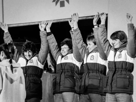 Květa Jeriová, Gabriela Svobodová, Bianka Paulů a Dagmar Švubová na zimných olympijských hrách 1984 v Sarajeve. 