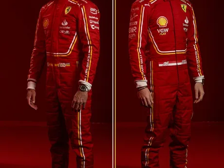 Piloti Ferrari na sezónu F1 2024 Carlos Sainz (vľavo) a Charles Leclerc.