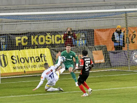 Oleksandr Golikov strieľa gól v zápase Slovnaft Cupu FC Košice - FC Spartak Trnava.