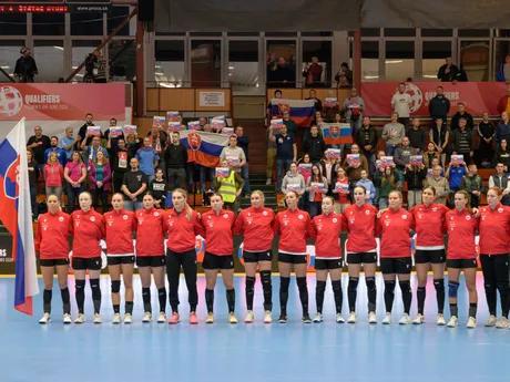 Slovenská hádzanárska reprezentácia žien pred zápasom proti Izraelu.