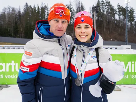 Slovenská biatlonistka Ema Kapustová s trénerom Martinom Otčenášom. 