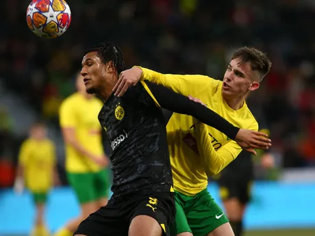 Mário Sauer v zápase MŠK Žilina - Borussia Dortmund v play-off mládežníckej Ligy majstrov.