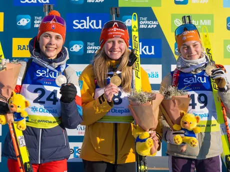 Medailistky z MS junioriek 2024, zľava Ema Kapustová, Julia Tannheimerová a Lena Repincová.
