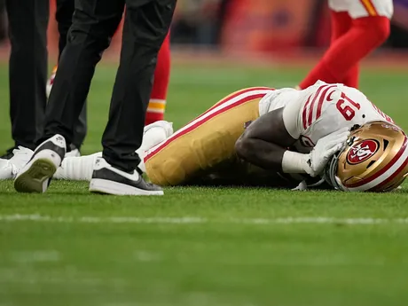 Wide receiver San Francisca 49ers Deebo Samuel sa zranil počas Super Bowlu 58.