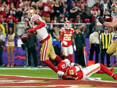 Wide receiver San Francisca 49ers Jauan Jennings skóruje touchdown v Super Bowle 58.