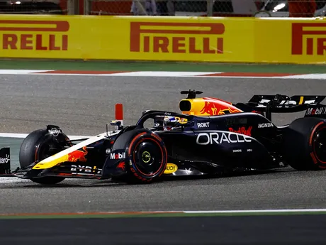 Max Verstappen z Red Bull v akcii počas pretekov,
