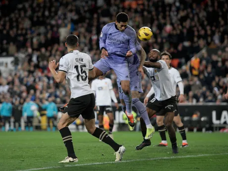 Soccer Football - LaLiga - Valencia v Real Madrid - Mestalla, Valencia, Spain - March 2, 2024
Real Madrid's Jude Bellingham scores a disallowed goal  after scoring just after the full time whistle was blown by  the referee  REUTERS/Pablo Morano