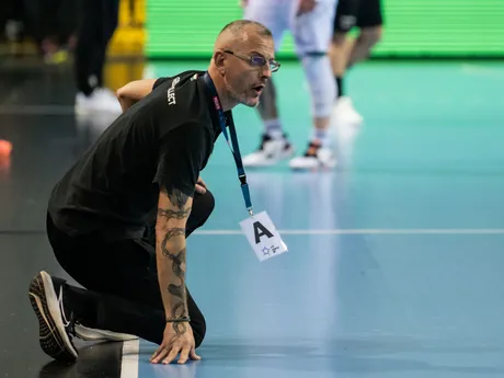 Hlavný tréner István Pásztor (Budapešť) v odvete štvrťfinále Európskeho pohára EHF medzi Tatran Prešov a FCT-Green Collect Budapešť.