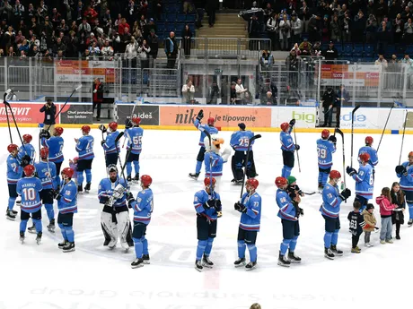 Hokejisti HC Slovan Bratislava po víťazstve v zápase 50. kola Tipos extraligy HC Slovan Bratislava - HK 32 Liptovský Mikuláš.