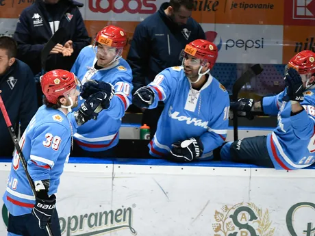Liam Pecararo (Slovan) sa raduje po strelení druhého gólu počas 50. kola hokejovej Tipos extraligy HC Slovan Bratislava – HK 32 Liptovský Mikuláš. 