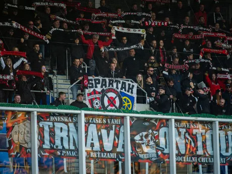 Na snímke fanúšikovia Trnavy počas 2. kola nadstavbovej časti Niké ligy v skupine o titul ŠK Slovan Bratislava - FC Spartak Trnava.