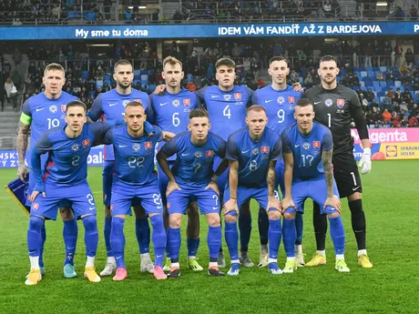 Slovenský futbalový tím pred začiatkom prípravného zápasu Slovensko - Rakúsko.
