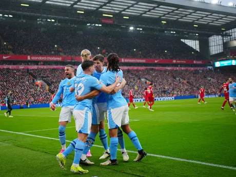 Hráči Manchestru City oslavujú gól v zápase s Liverpoolom