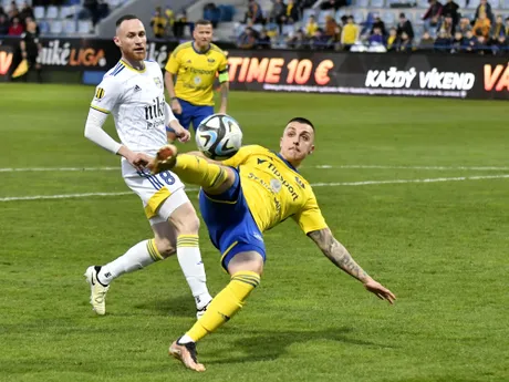 Stanislav Danko (Michalovce) strieľa prvý gól v zápase 2. kola nadstavbovej časti Niké ligy skupiny o udržanie sa MFK Zemplín Michalovce - FC Košice.