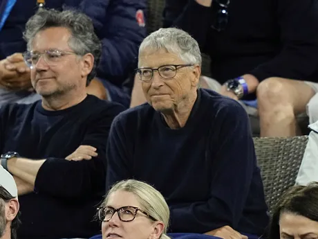 Zápas medzi Novakom Djokovičom a Lucom Nardim sledoval aj Bill Gates.