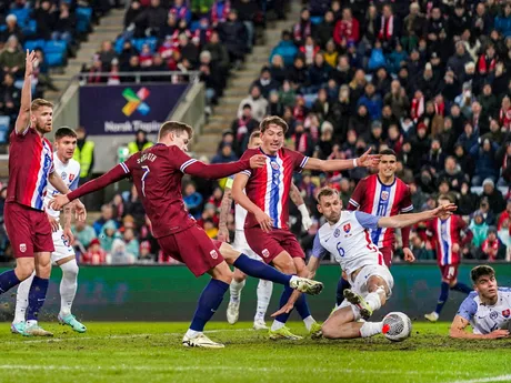 Alexander Sorloth strieľa gól v zápase Nórsko - Slovensko