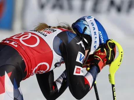 Mikaela Shiffrinová v cieli slalomu v Aare. 