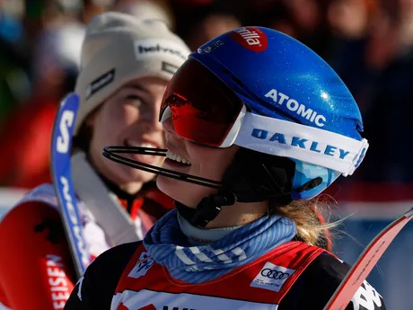 Mikaela Shiffrinová získala po výhre v Aare malý glóbus za slalom. 