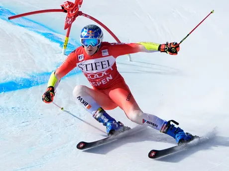 Švajčiar Marco Odermatt v akcii počas pretekov obrovského slalomu 2024, v Aspene, Colorado.