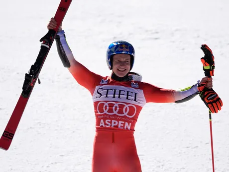 Marco Odermatt vyhral posledných dvanásť pretekov obrovského slalomu. 