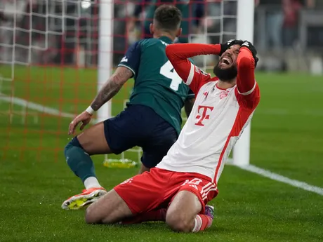 Noussair Mazraoui počas odvety štvrťfinále Ligy majstrov Bayern Mníchov - Arsenal.