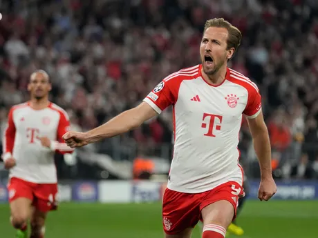 Harry Kane oslavuje gól v zápase semifinále Ligy majstrov Bayern Mníchov - Real Madrid