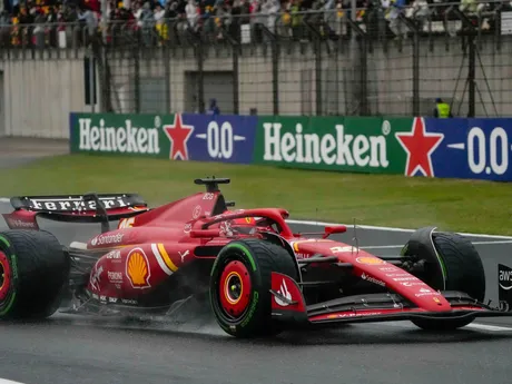Charles Leclerc na Ferrari počas šprintovej kvalifikácie na Veľkej cene Číny.