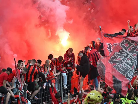 Oslavy Leverkusenu po zisku premiérového titulu v Bundeslige