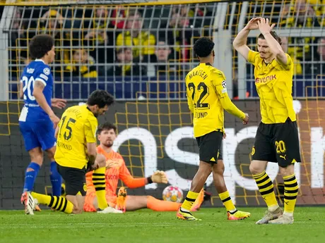 Vlastný gól Matsa Hummelsa počas odvety štvrťfinále Ligy majstrov medzi Dortmundom a Atléticom Madrid. 