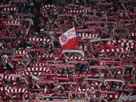 Fanúšikovia Bayernu v zápase semifinále Ligy majstrov proti Realu Madrid