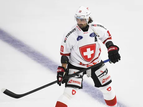 Švajčiarsky hokejista Andres Ambühl  počas prípravného zápasu Slovensko - Švajčiarsko.