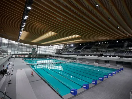 Olympic Aquatic Center v Saint-Denis na periférii Paríža, v ktorom sa uskutočnia plavecké súťaže na OH 2024.