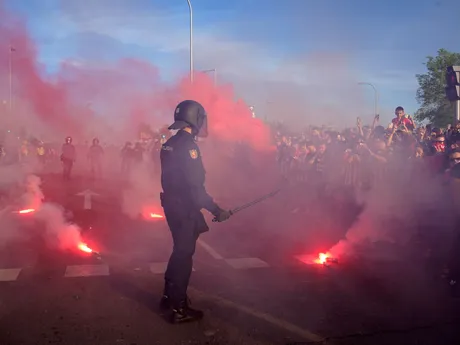 Polícia pred štadiónom Wanda Metropolitano.