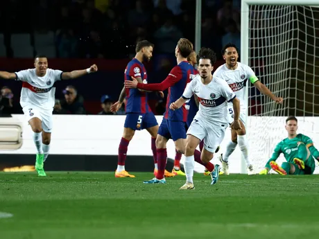 Vitinha oslavuje gól počas odvety štvrťfinále Ligy majstrov medzi Barcelonou a PSG.
